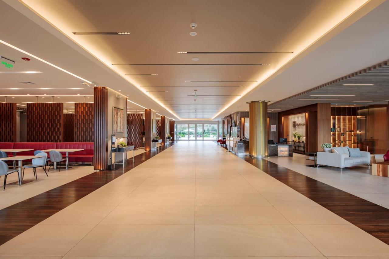 Holiday Inn - Quito Airport By Ihg Tababela Eksteriør bilde The interior of the hotel