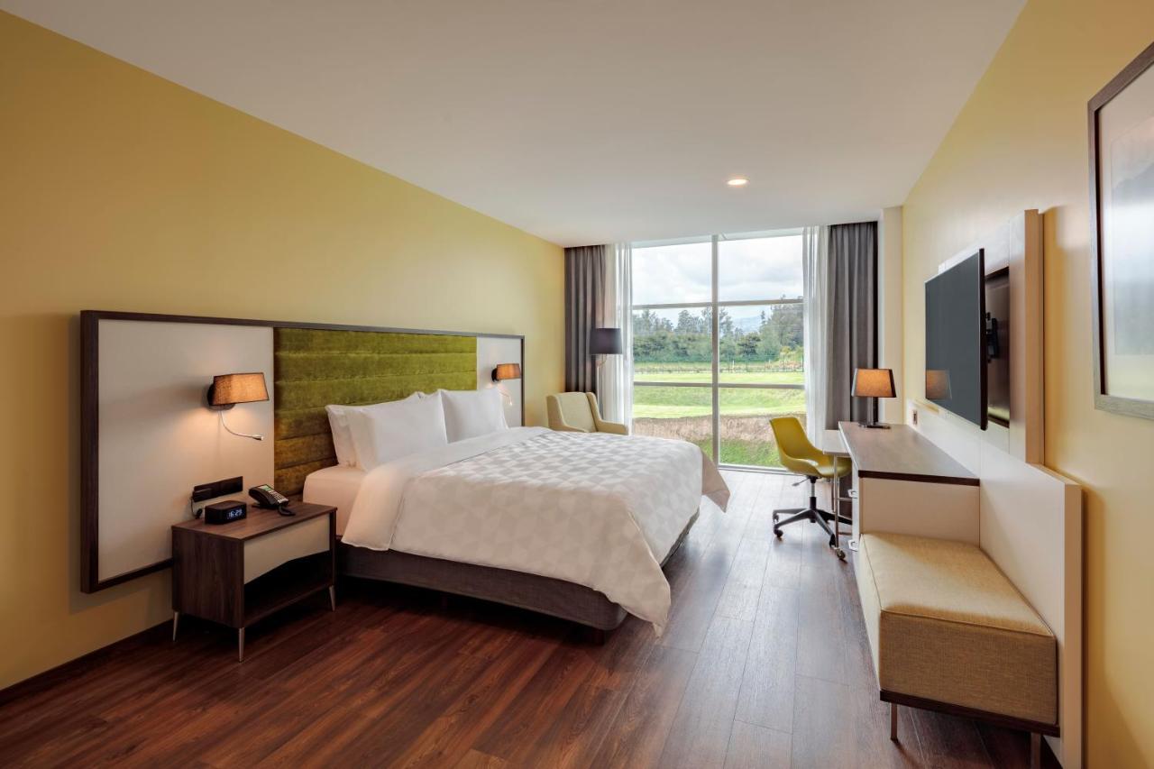Holiday Inn - Quito Airport By Ihg Tababela Eksteriør bilde A typical room at the hotel