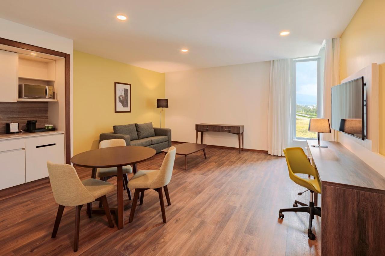 Holiday Inn - Quito Airport By Ihg Tababela Eksteriør bilde A typical suite at the new hotel