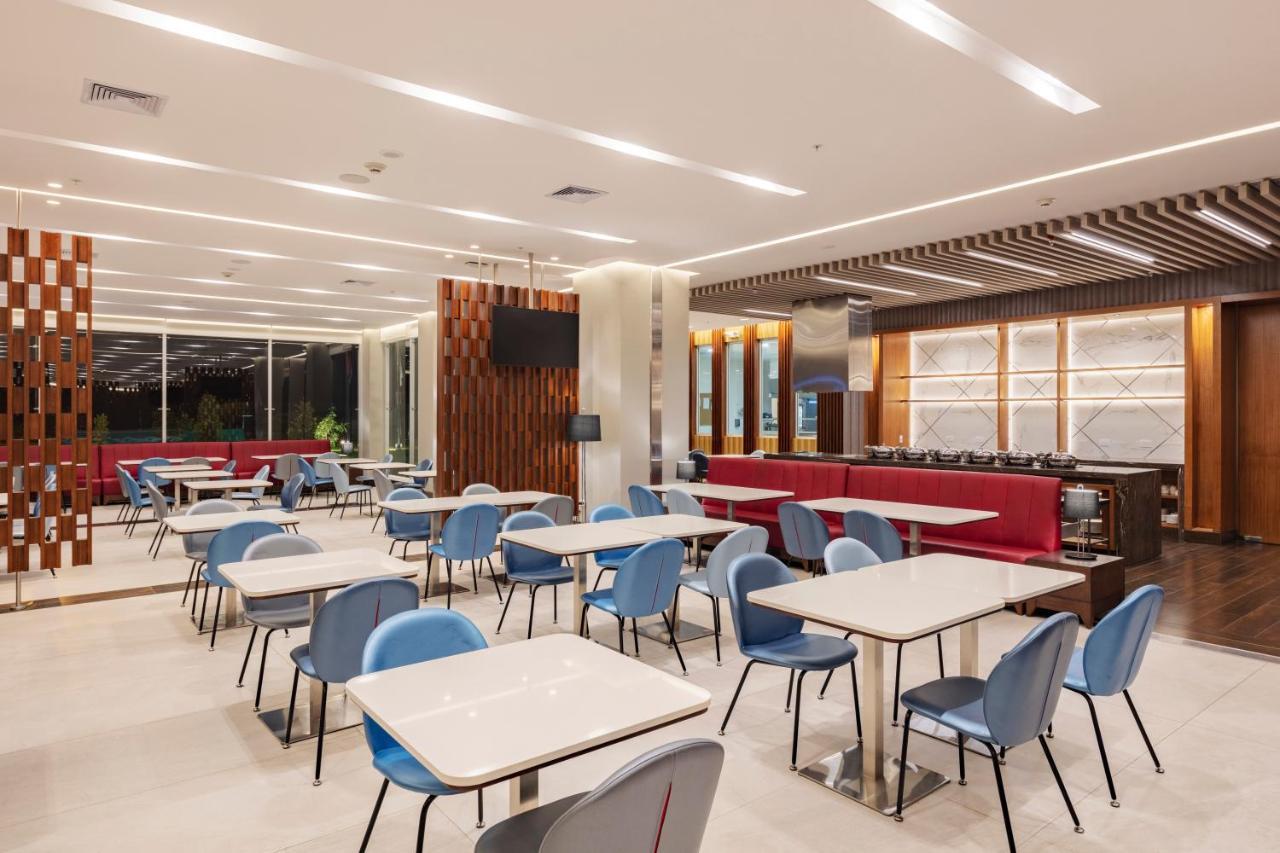 Holiday Inn - Quito Airport By Ihg Tababela Eksteriør bilde The interior of the lounge