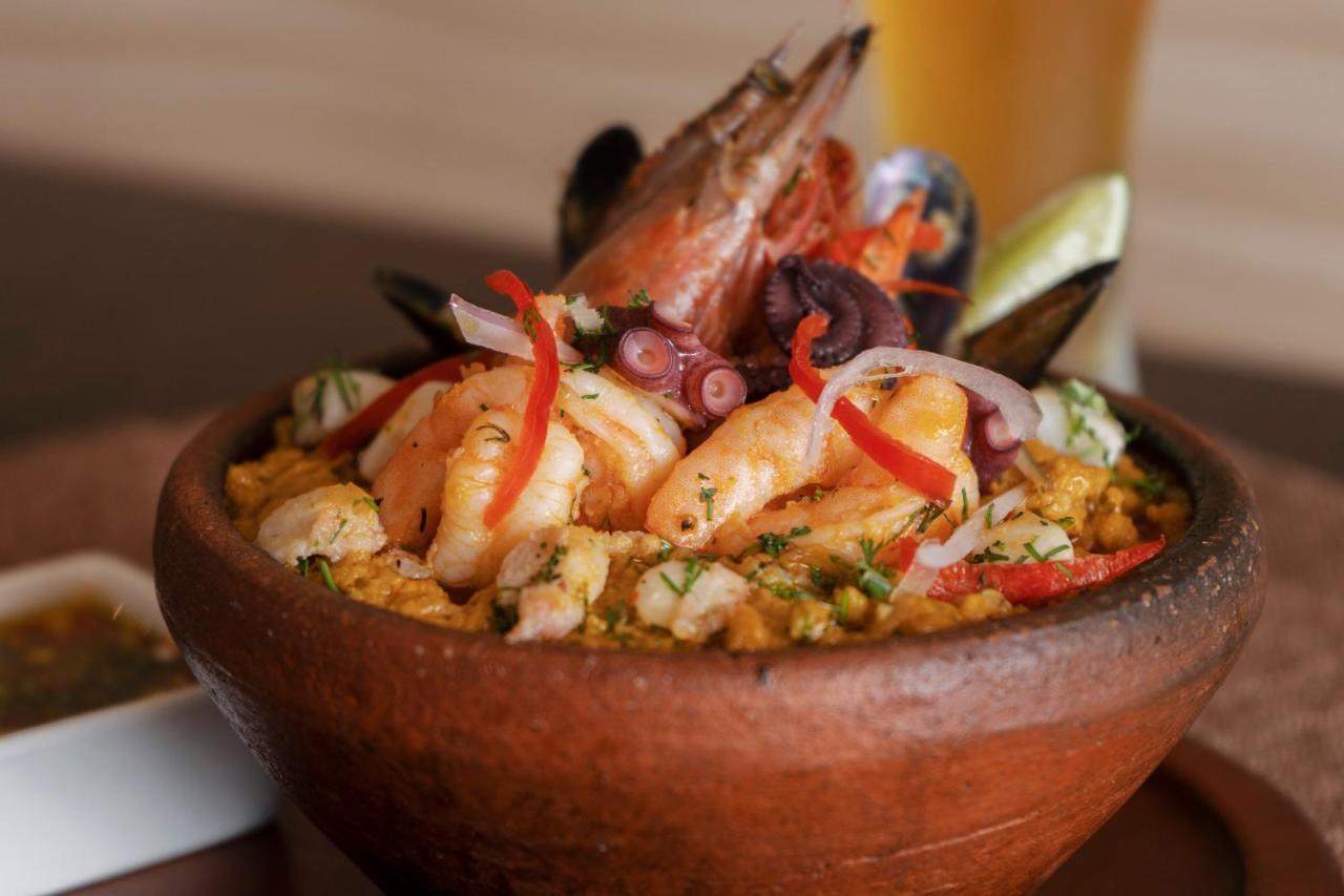 Holiday Inn - Quito Airport By Ihg Tababela Eksteriør bilde Seafood paella