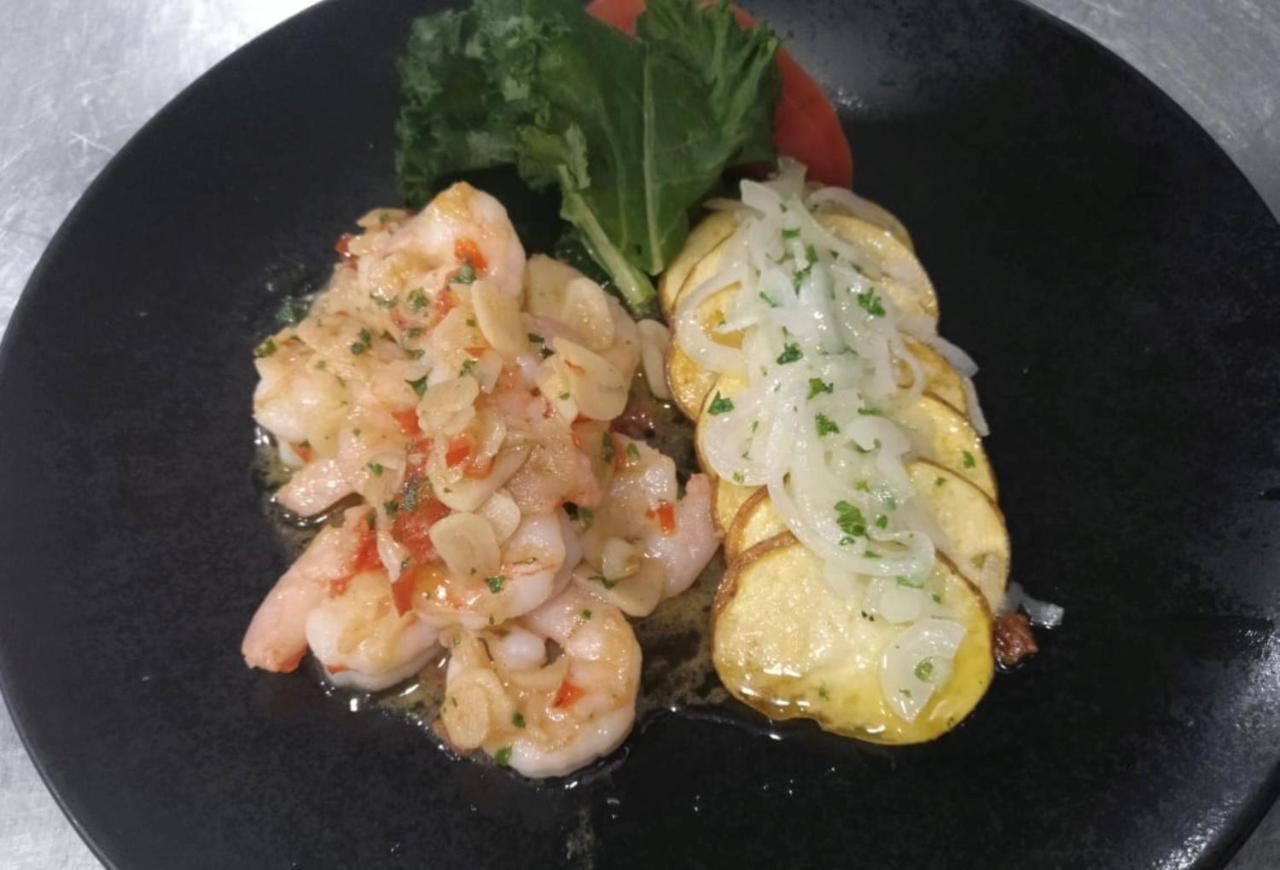 Holiday Inn - Quito Airport By Ihg Tababela Eksteriør bilde Shrimp and scallop